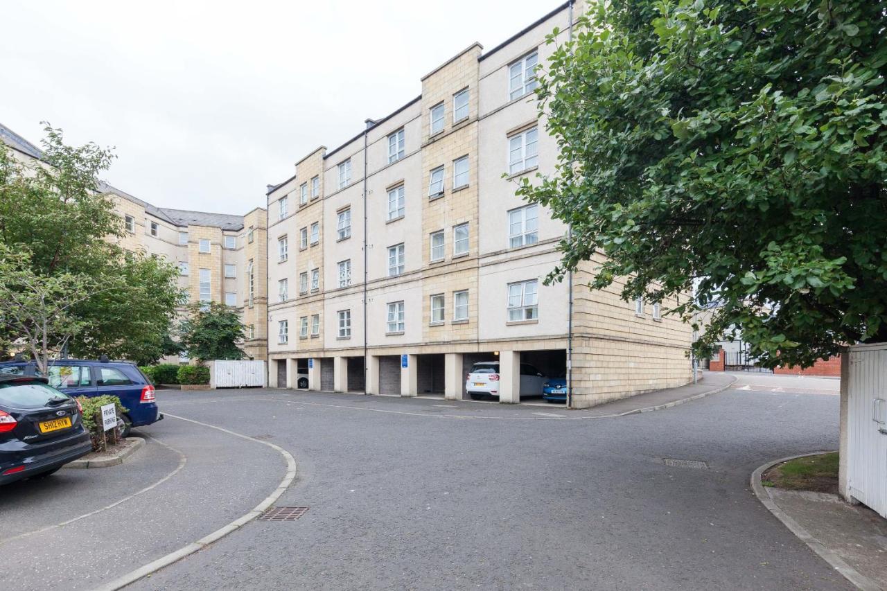 Annandale Street Quiet Central Family With Parking * EDI